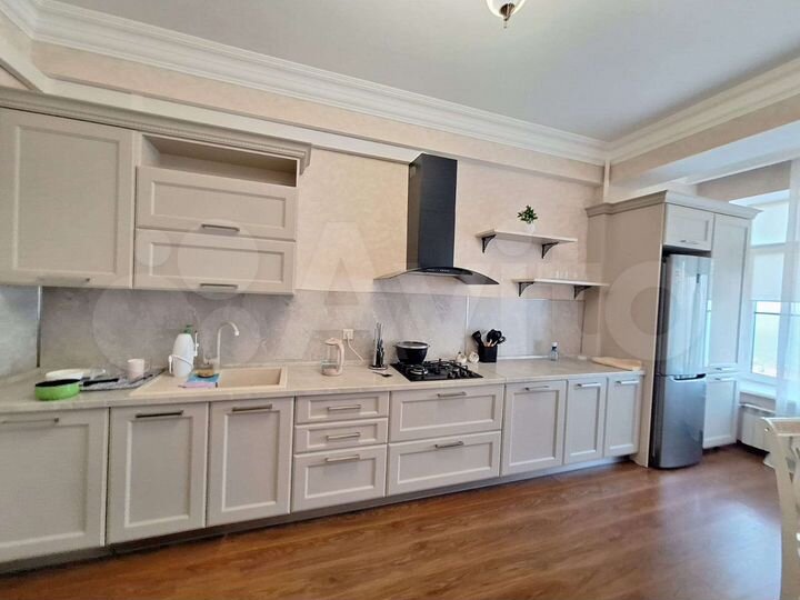 2-к. квартира, 100 м², 10/12 эт.