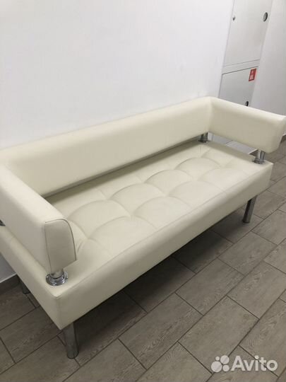 Офисный кожаный диван бу