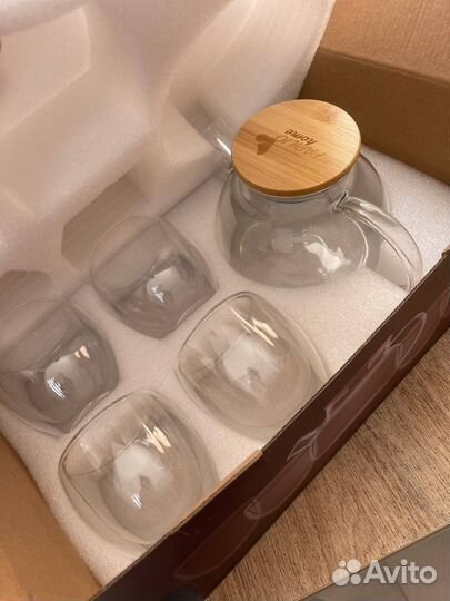 Набор чайник и 4 стакана новый