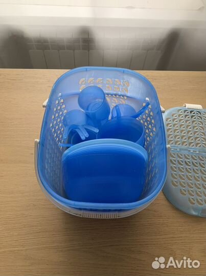 Набор посуды для пикника в корзине на 4 персоны