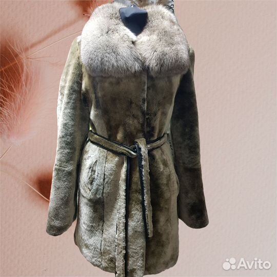 Шуба мутоновая с чернобуркой,размер 40-42