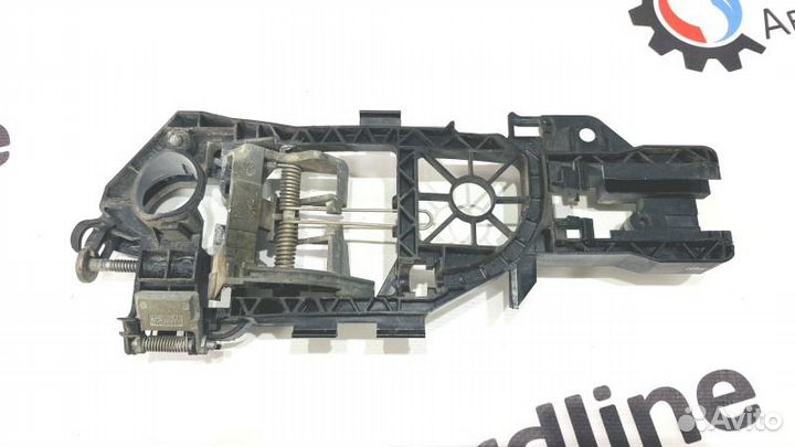 Кронштейн ручки двери задний правый Volkswagen