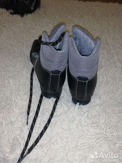 Лыжные ботинки