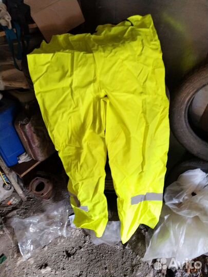 Штормовой костюм