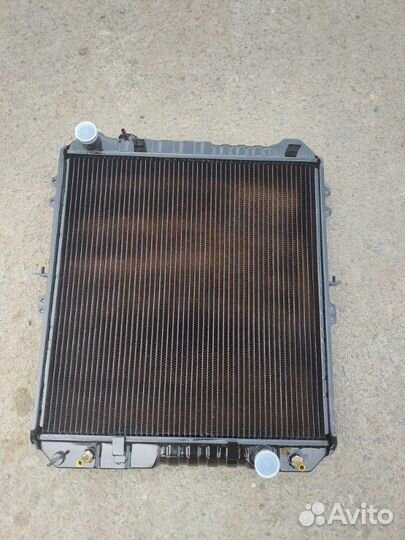 Радиатор охлаждения двигателя Toyota Surf KZT130