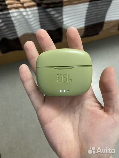 Продам наушники JBL Tune 215TWS