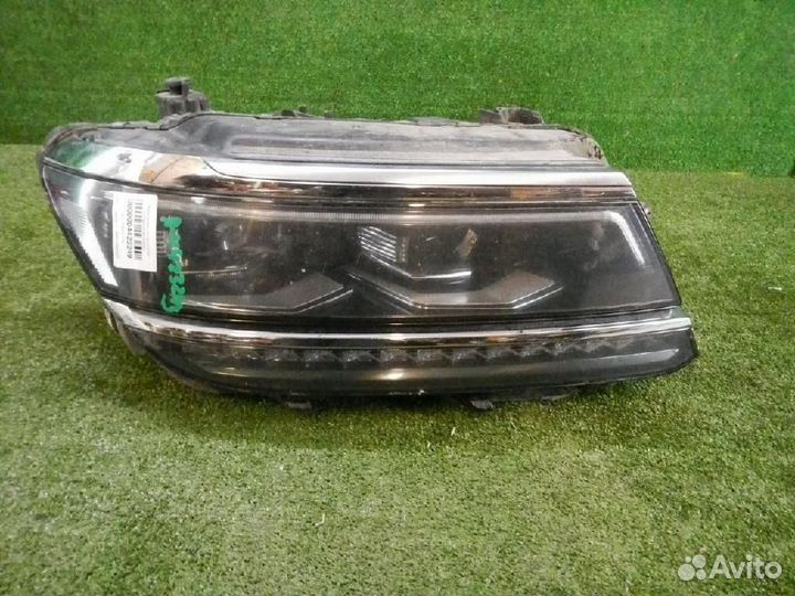 Фара правая Volkswagen Tiguan