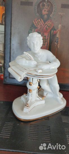 Фарфоровые статуэтки лфзА. С. пушкин