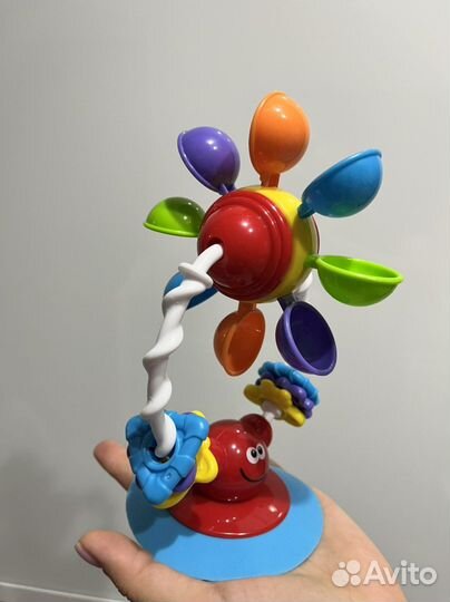 Игрушка на присоске к столику