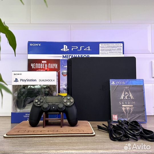 Sony PS4 Slim +Skyrim +2 Джойстика