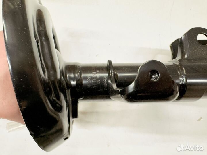 Оригинальный Амортизатор перед Toyota camry V70