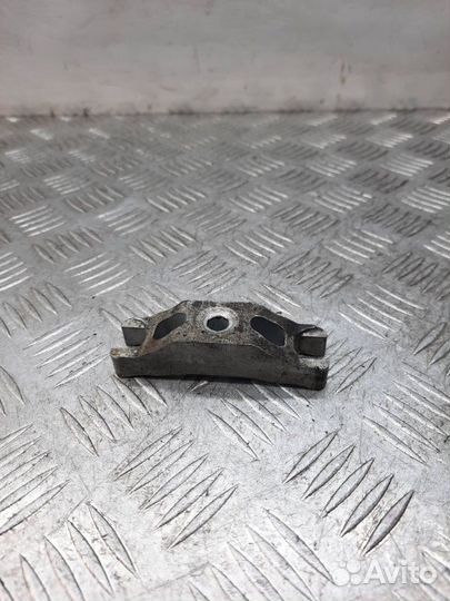 Скоба крепления форсунки Skoda Fabia 1.6 CAY 2011
