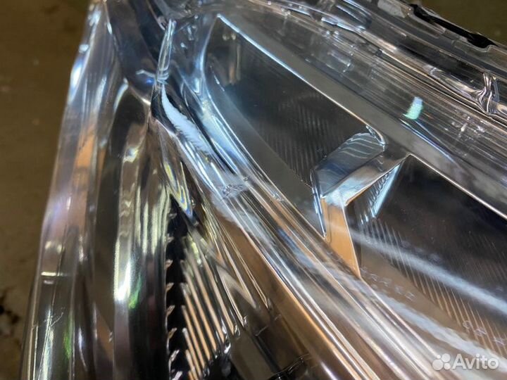 Фара галогеновая передняя правая Mitsubishi L200