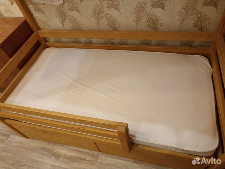 Кровать детская домик с матрасом ящикиками, крышей