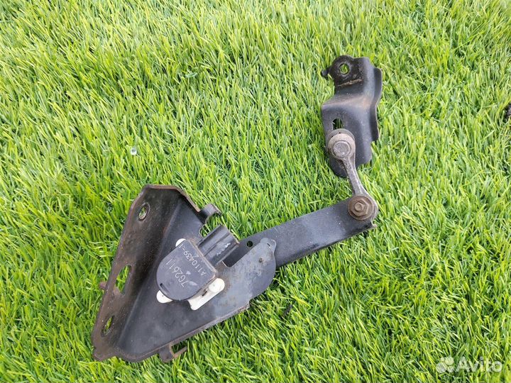 Датчик высоты дорожного просвета задний левый