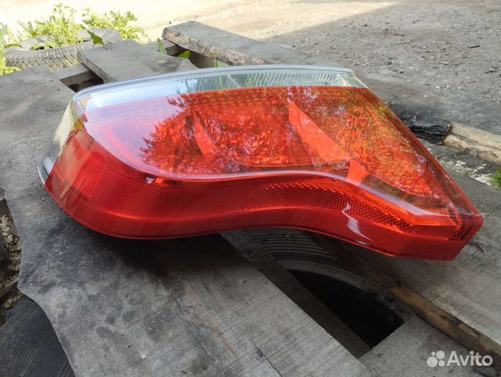 Volvo S60 P2 рестайлинг фонарь правый