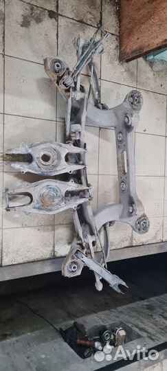 Задний подрамник w204