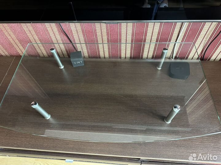 Стеклянная подставка под телевизор