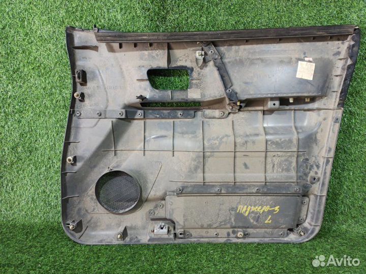 Обшивка двери передняя левая Mitsubishi Pajero 3