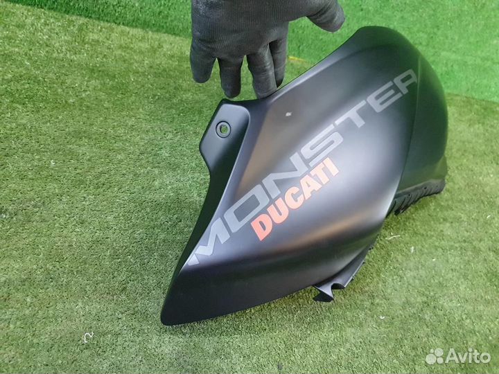 Б/У Б/У Накладка бензобака левая Ducati Monster
