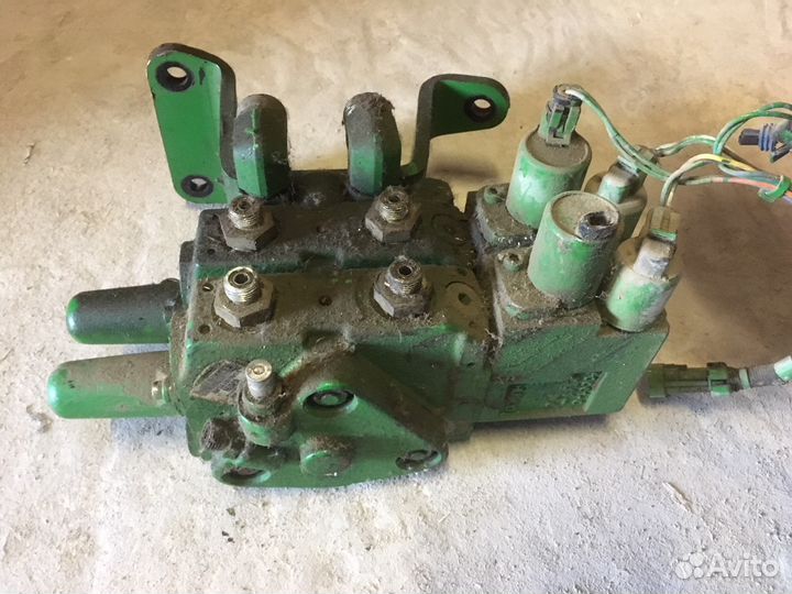 John Deere RE224664 гидравлический распределитель
