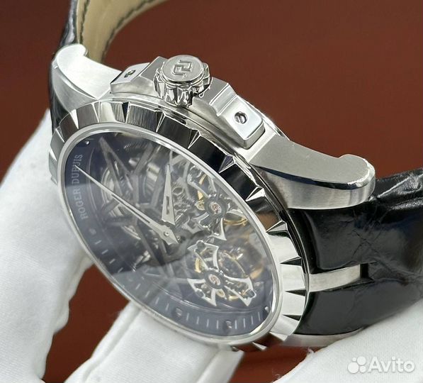 Часы Roger Dubuis Excalibur Double Tourbillon