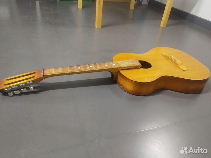 Акустическая гитара