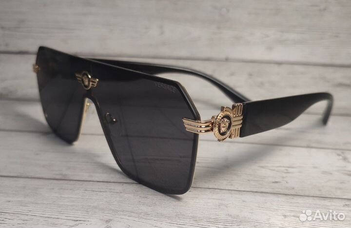 Солнцезащитные очки