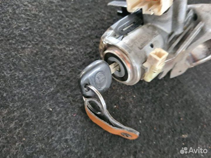 Замок зажигания Toyota Corolla E150 2008