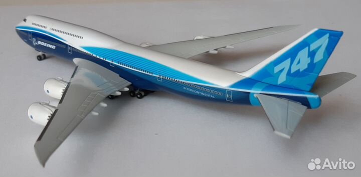 Модель самолета Boeing747-8 Intercontinental 1:500