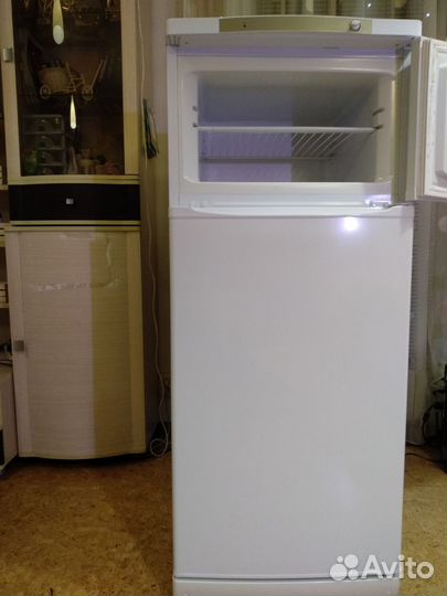 Холодильник indesit 2-х камерный TIA14