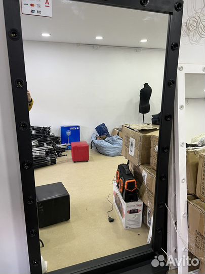 Гримерное зеркало с лампочками