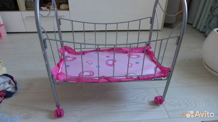 Кроватка для куклы с балдахином