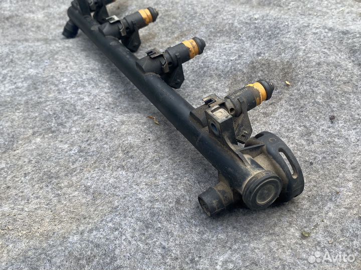 Топливная рампа Renault 1.6