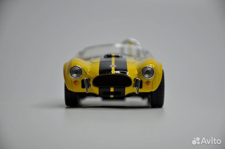 Модель автомобиля Shelby Cobra 427 S/C 1965 металл