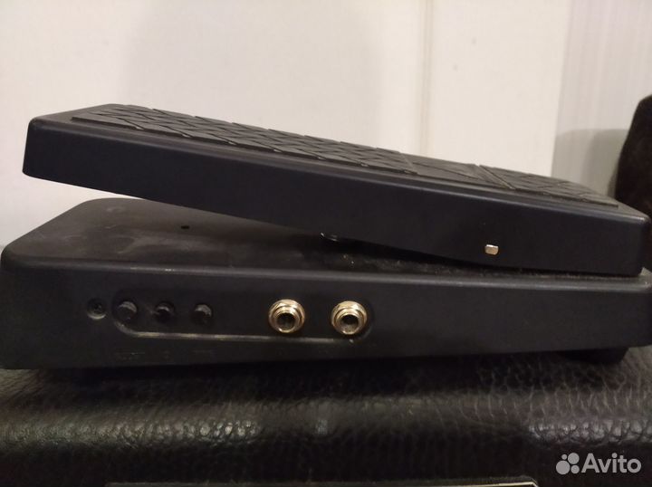 Behringer hell-babe HB01 педаль