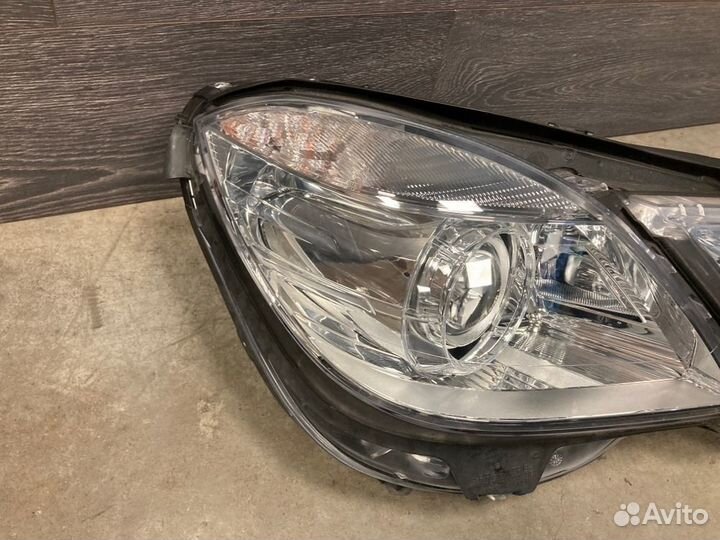 Фара правая передняя правая Mercedes-Benz E-Class