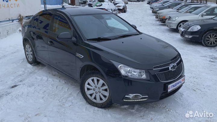 Дверь передняя левая Chevrolet Cruze (J300)