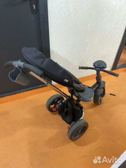 Трехколесный велосипед с ручкой