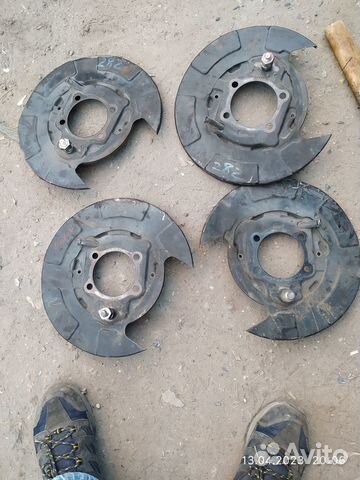 Щиток заднего тормозного диска outlander xl