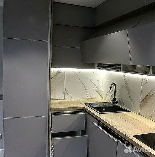 Кухня до потолка