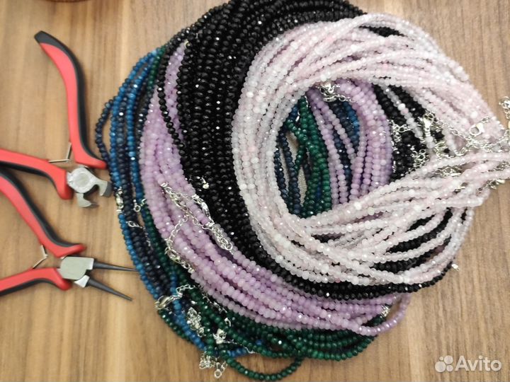 Сборщица- упаковщица украшений