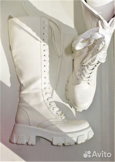 Gia сапоги белоснежные, круть)