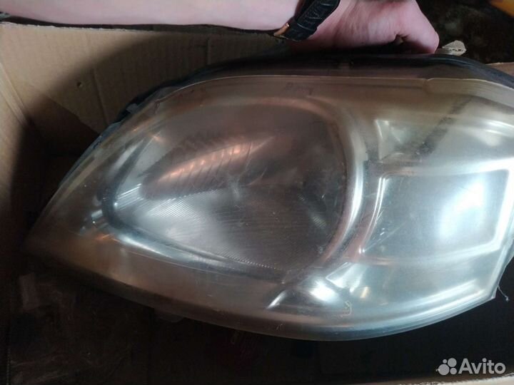 Фары на LADA largus