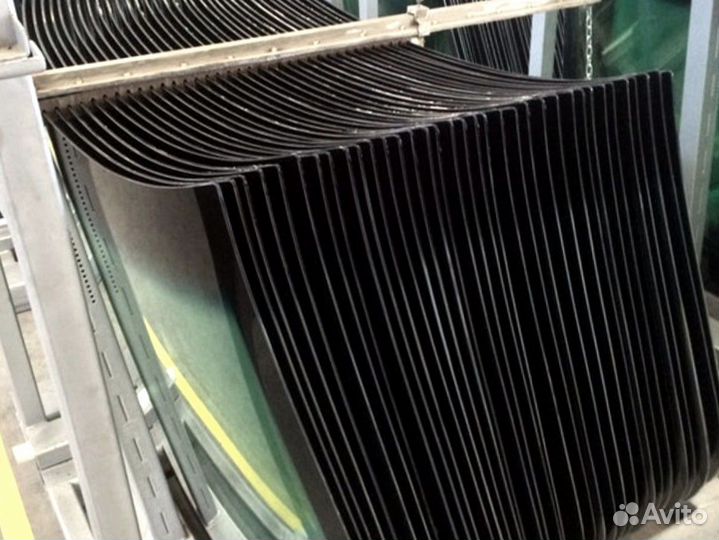 Стекло лобовое нижнее левое Johnston