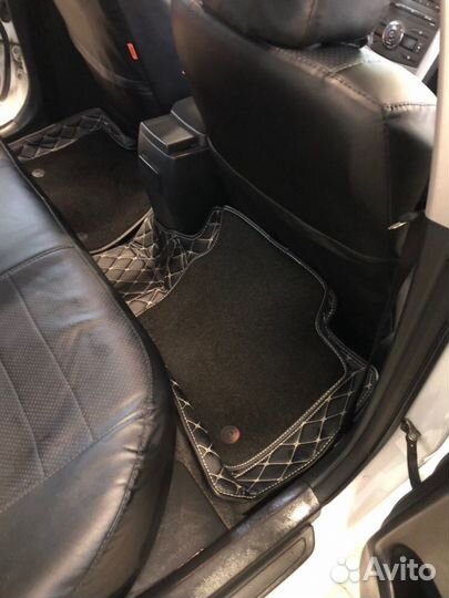 Коврики зд с эко кожи, вышитые строчкой задние