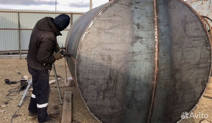 Силос и емкость для жидких сред