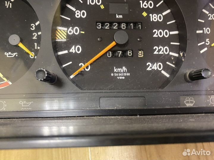 Щиток приборов Mercedes 124