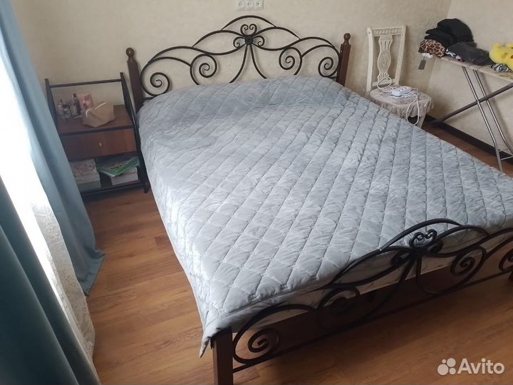 Кровать с тумбочкой