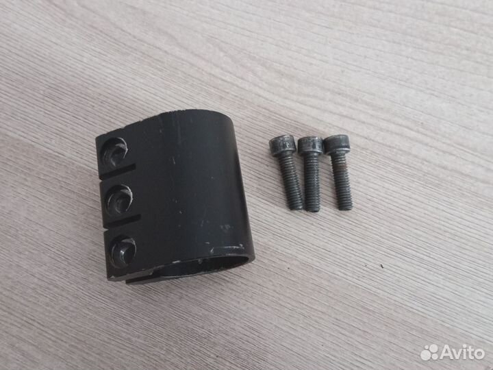 Зажим для трюкового самоката